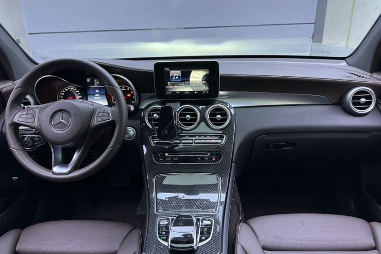 Used Mercedes-Benz GLC 2017 GLC 260 4MATIC Dynamic Edition Interior 3