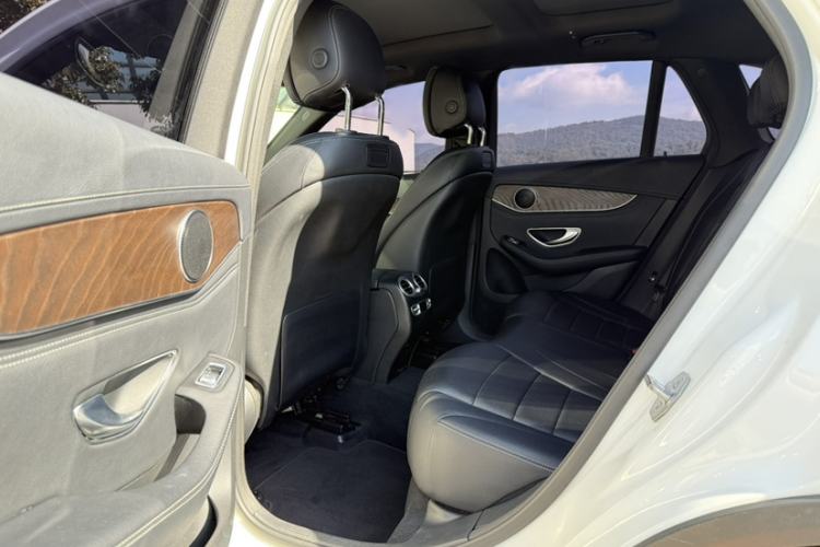 Used Mercedes-Benz GLC 2017 GLC 300 4MATIC Sport Edition Interior 3