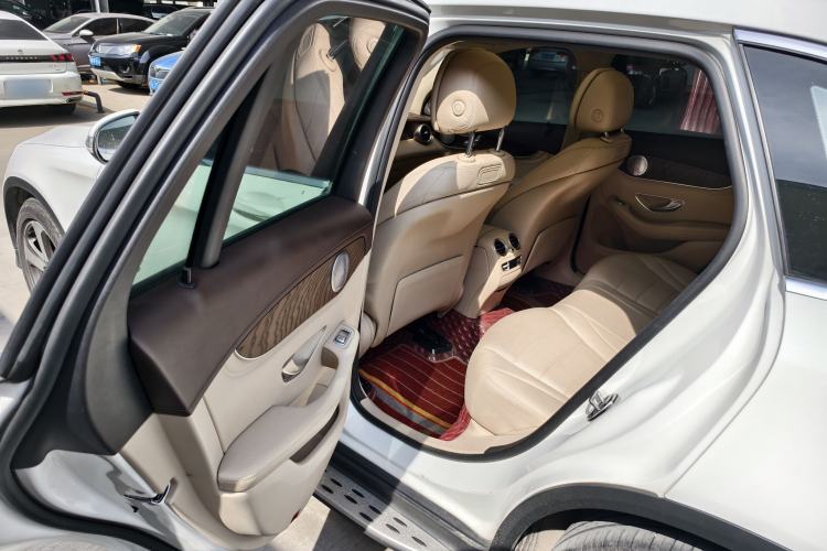 Used Mercedes-Benz GLC 2017 GLC 300 4MATIC Sport Edition Interior 3
