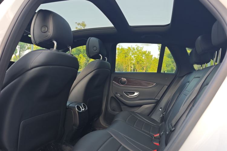 Used Mercedes-Benz GLC 2017 GLC 260 4MATIC Luxury Model Interior 3