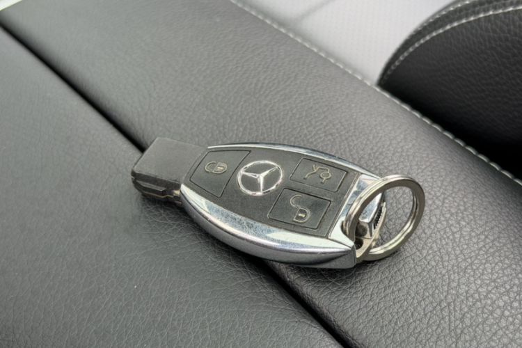 Used Mercedes-Benz GLC 2017 GLC 300 4MATIC Sport Edition Interior 4
