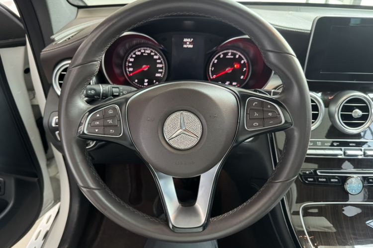 Used Mercedes-Benz GLC 2017 GLC 260 4MATIC Luxury Model Interior 4
