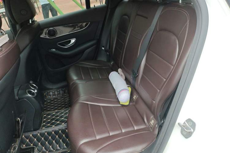 Used Mercedes-Benz GLC 2017 GLC 260 4MATIC Luxury Model Interior 4