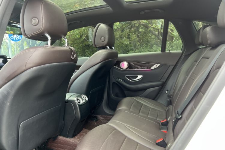 Used Mercedes-Benz GLC 2017 GLC 260 4MATIC Dynamic Edition Interior 4