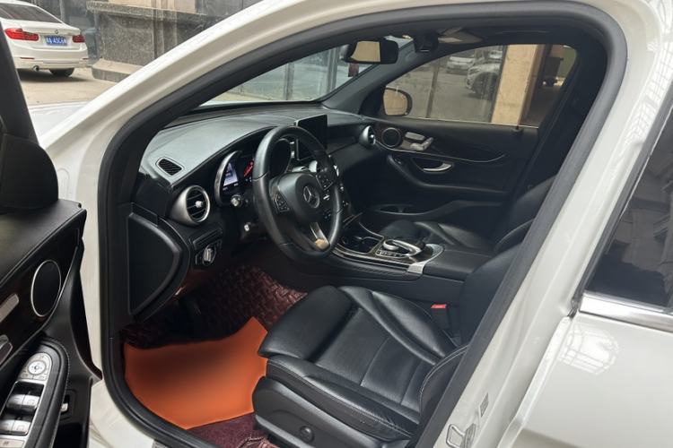 Used Mercedes-Benz GLC 2017 GLC 260 4MATIC Dynamic Edition Interior 4