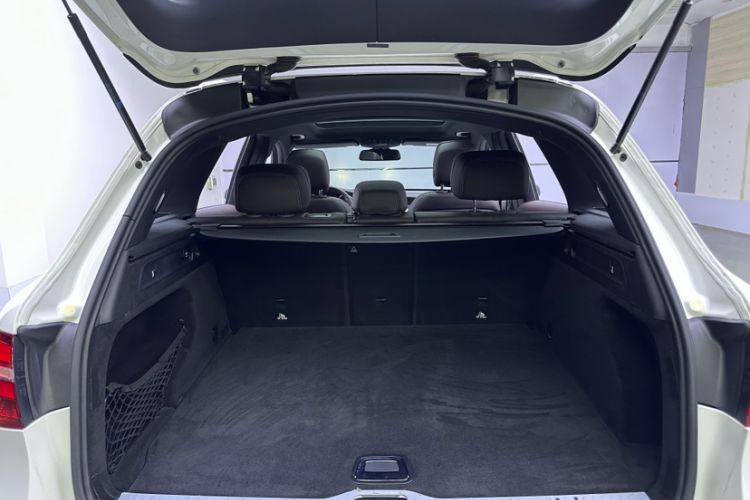 Used Mercedes-Benz GLC 2017 GLC 260 4MATIC Dynamic Edition Interior 4