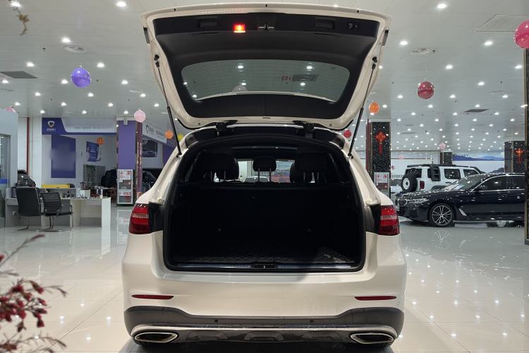 Used Mercedes-Benz GLC 2017 GLC 260 4MATIC Luxury Model Interior 5
