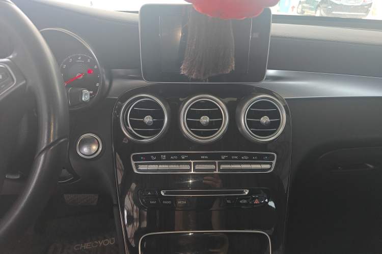 Used Mercedes-Benz GLC 2017 GLC 260 4MATIC Luxury Model Interior 5