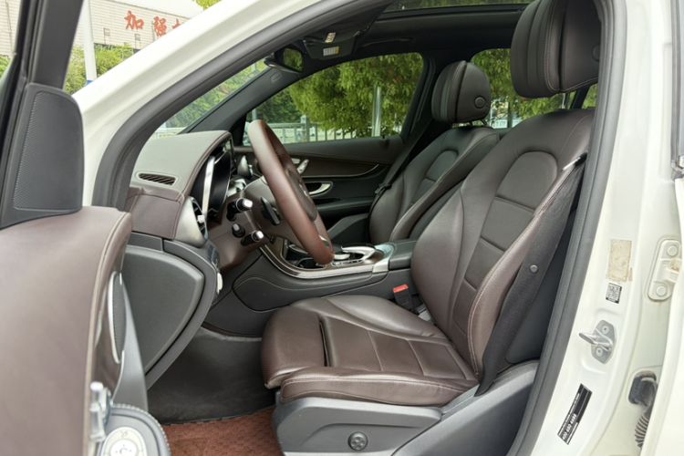 Used Mercedes-Benz GLC 2017 GLC 300 4MATIC Sport Edition Interior 5