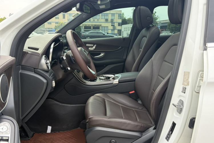 Used Mercedes-Benz GLC 2017 GLC 300 4MATIC Sport Edition Interior 5