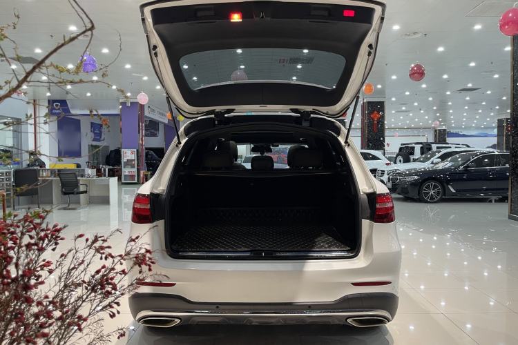 Used Mercedes-Benz GLC 2017 GLC 260 4MATIC Luxury Model Interior 5