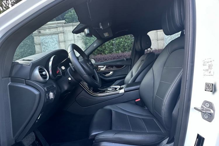 Used Mercedes-Benz GLC 2017 GLC 260 4MATIC Dynamic Edition Interior 5