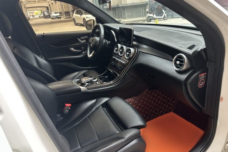 Used Mercedes-Benz GLC 2017 GLC 260 4MATIC Dynamic Edition Interior 5