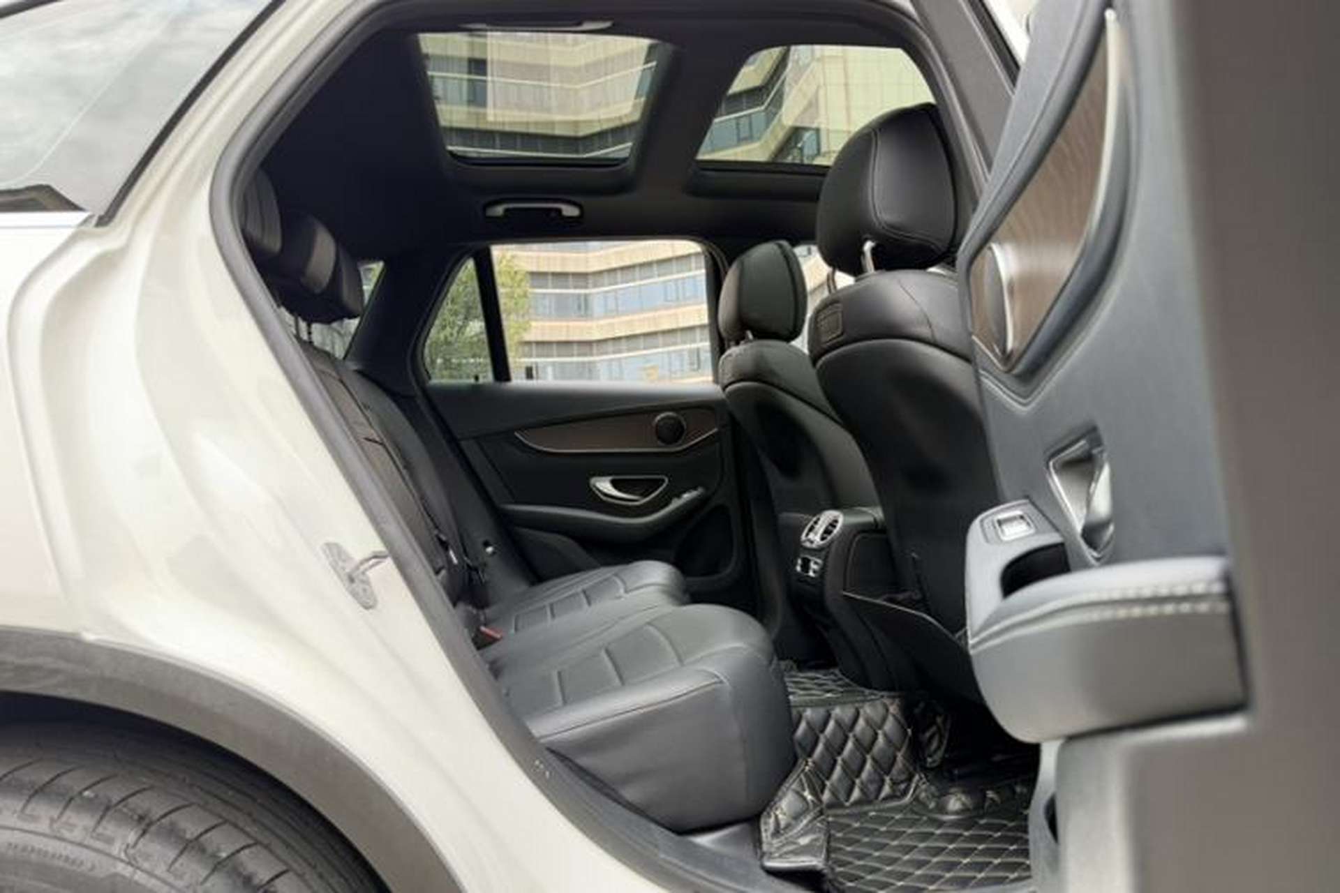 Used Mercedes-Benz GLC 2017 GLC 300 4MATIC Sport Edition Interior 6