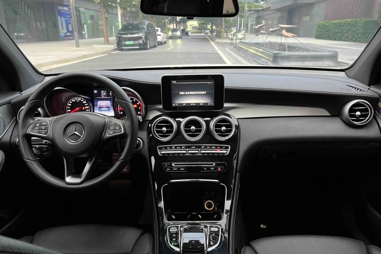 Used Mercedes-Benz GLC 2017 GLC 200 4MATIC Interior 6