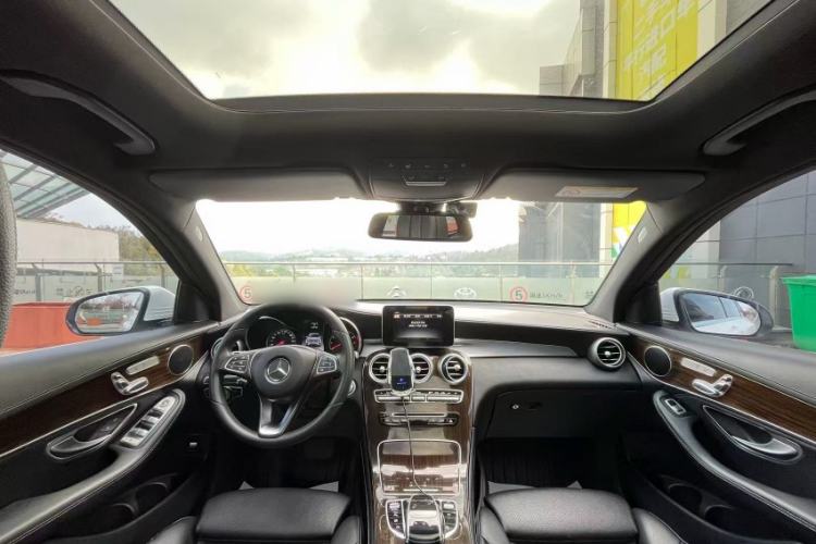 Used Mercedes-Benz GLC 2017 GLC 260 4MATIC Luxury Model Interior 7
