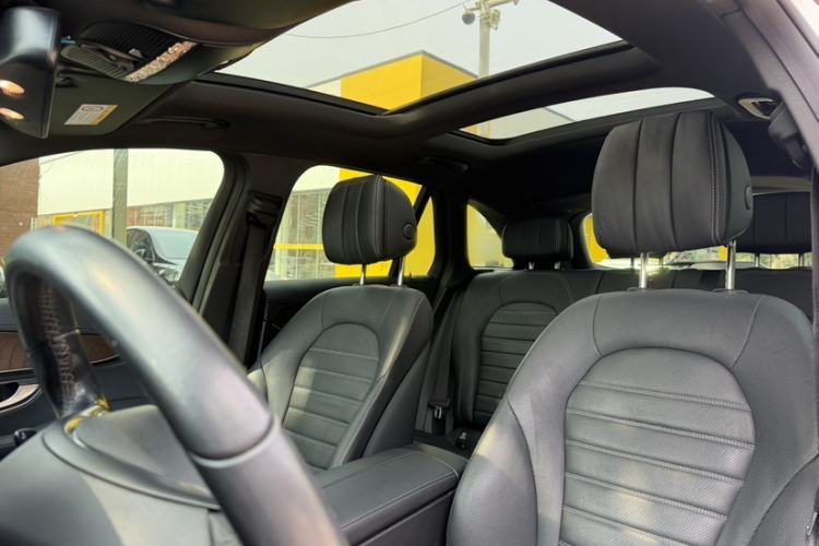 Used Mercedes-Benz GLC 2017 GLC 300 4MATIC Luxury Model Interior 7