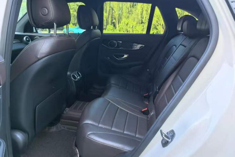 Used Mercedes-Benz GLC 2017 GLC 260 4MATIC Luxury Model Interior 7