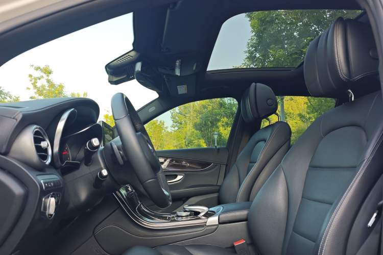 Used Mercedes-Benz GLC 2017 GLC 260 4MATIC Luxury Model Interior 7
