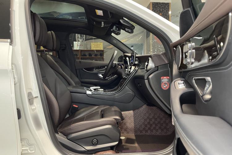 Used Mercedes-Benz GLC 2017 GLC 260 4MATIC Luxury Model Interior 8