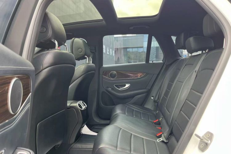 Used Mercedes-Benz GLC 2017 GLC 260 4MATIC Luxury Model Interior 8