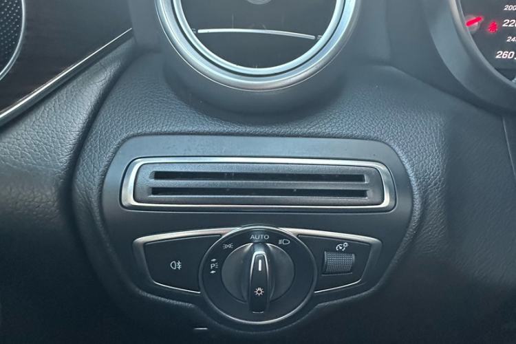 Used Mercedes-Benz GLC 2017 GLC 260 4MATIC Dynamic Edition Interior 8