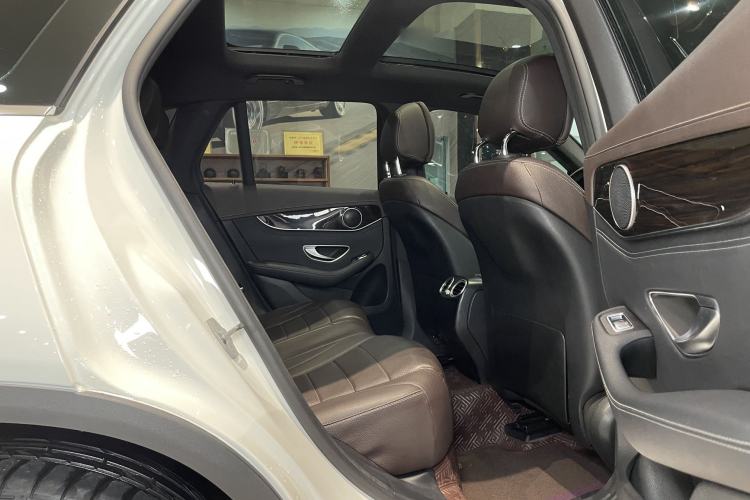 Used Mercedes-Benz GLC 2017 GLC 260 4MATIC Luxury Model Interior 9