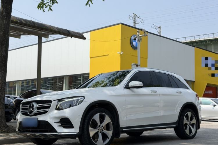 Ojetý Mercedes-Benz GLC 2017 GLC 300 4MATIC Luxury Model Guazi used car, China used car export, Used car for sale, Used cars, Cheapest cars for sale