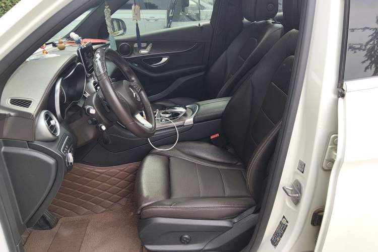 Used Mercedes-Benz GLC 2017 GLC 300 4MATIC Sport Edition Left Front Seat