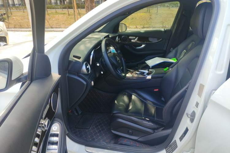Used Mercedes-Benz GLC 2017 GLC 260 4MATIC Dynamic Edition Left Front Seat