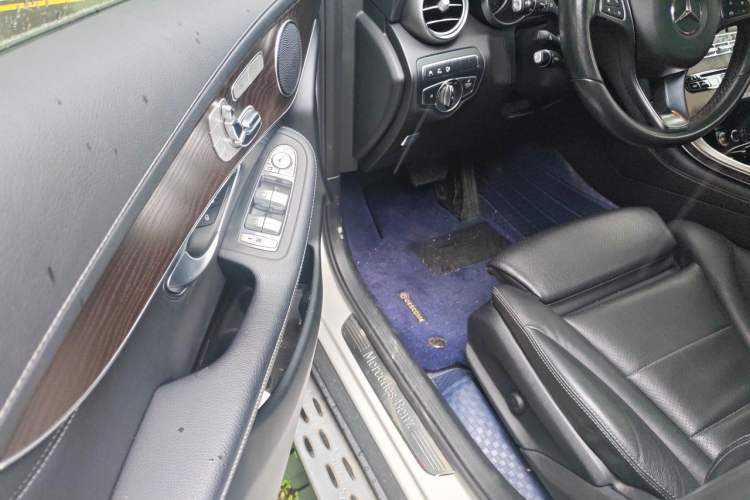 Used Mercedes-Benz GLC 2017 GLC 300 4MATIC Sport Edition Left Front Seat