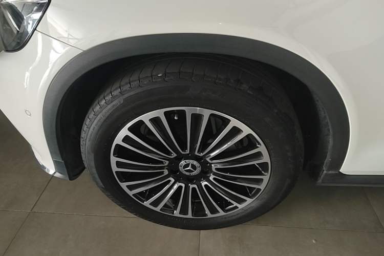 Used Mercedes-Benz GLC 2017 GLC 260 4MATIC Dynamic Edition Left Front Wheel Hub