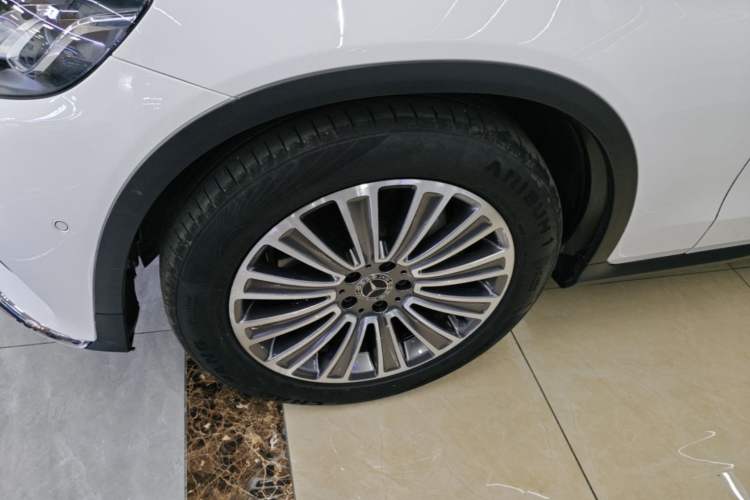 Used Mercedes-Benz GLC 2017 GLC 260 4MATIC Dynamic Edition Left Front Wheel Hub
