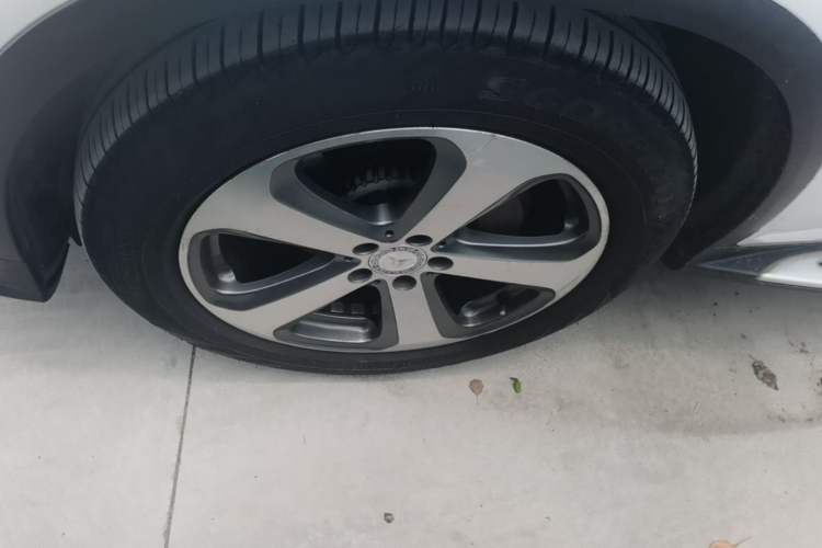 Used Mercedes-Benz GLC 2017 GLC 300 4MATIC Sport Edition Left Front Wheel Hub