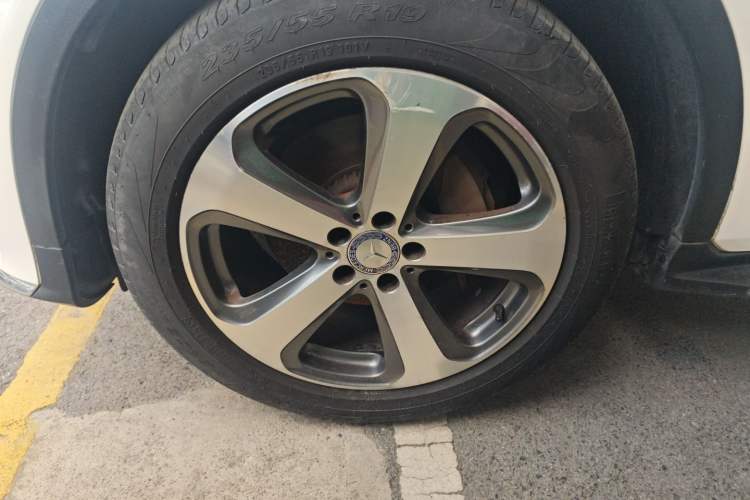 Used Mercedes-Benz GLC 2017 GLC 260 4MATIC Luxury Model Left Front Wheel Hub