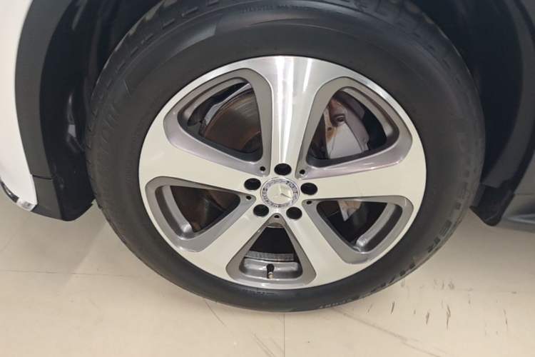 Used Mercedes-Benz GLC 2017 GLC 300 4MATIC Sport Edition Left Front Wheel Hub