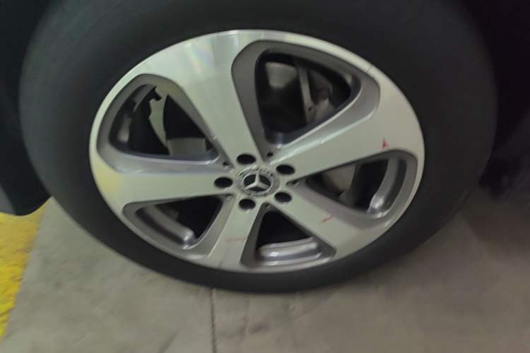 Used Mercedes-Benz GLC 2017 GLC 260 4MATIC Luxury Model Left Front Wheel Hub