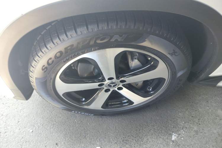 Used Mercedes-Benz GLC 2017 GLC 260 4MATIC Luxury Model Left Front Wheel Hub