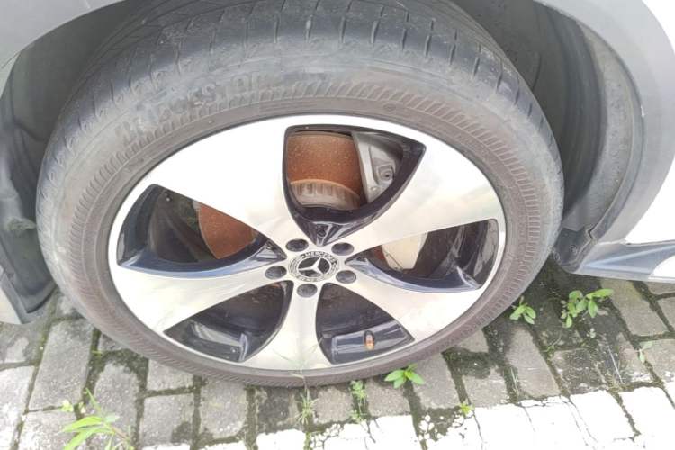 Used Mercedes-Benz GLC 2017 GLC 300 4MATIC Sport Edition Left Front Wheel Hub
