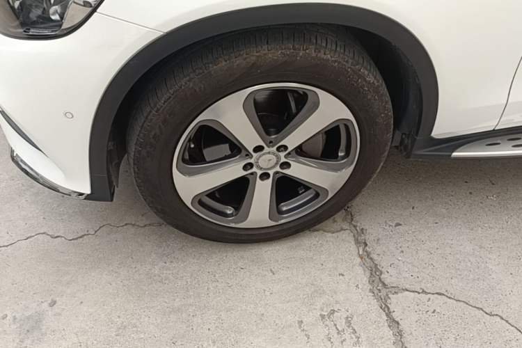 Used Mercedes-Benz GLC 2017 GLC 300 4MATIC Sport Edition Left Front Wheel Hub