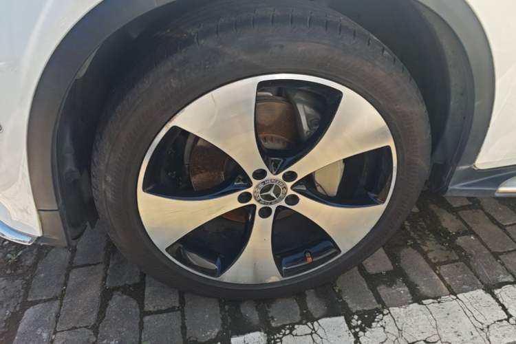 Used Mercedes-Benz GLC 2017 GLC 300 4MATIC Sport Edition Left Front Wheel Hub