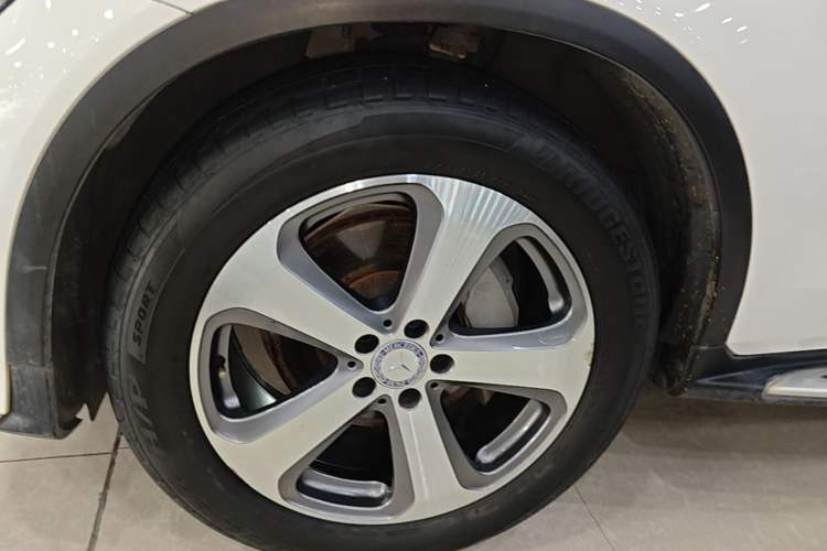 Used Mercedes-Benz GLC 2017 GLC 260 4MATIC Luxury Model Left Front Wheel Hub