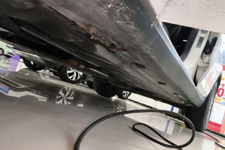 Used Mercedes-Benz GLC 2017 GLC 260 4MATIC Dynamic Edition Left Side Sill