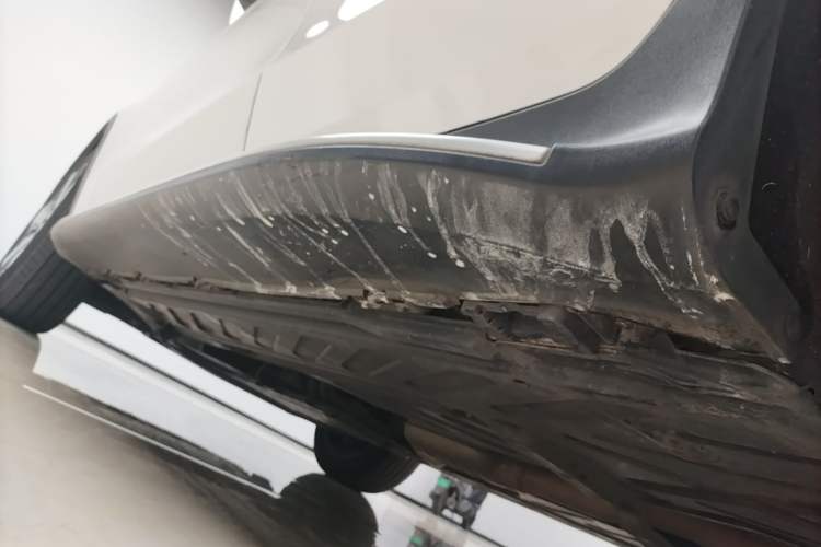 Used Mercedes-Benz GLC 2017 GLC 300 4MATIC Sport Edition Left Side Sill