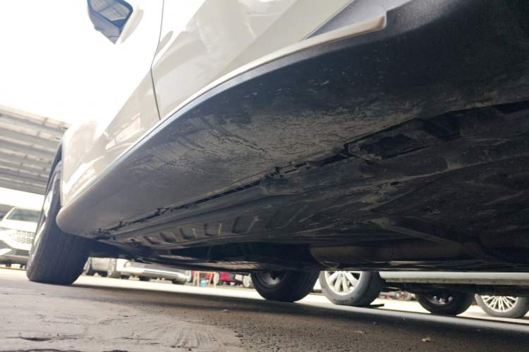 Used Mercedes-Benz GLC 2017 GLC 260 4MATIC Luxury Model Left Side Sill