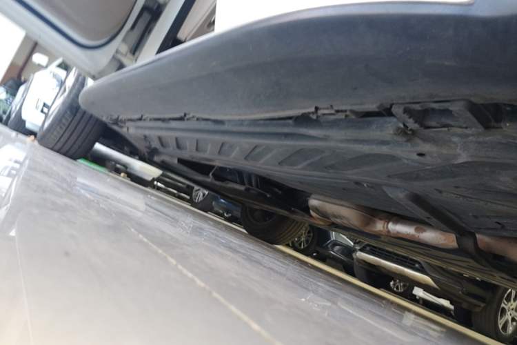 Used Mercedes-Benz GLC 2017 GLC 300 4MATIC Sport Edition Left Side Sill