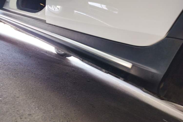 Used Mercedes-Benz GLC 2017 GLC 260 4MATIC Luxury Model Left Side Sill