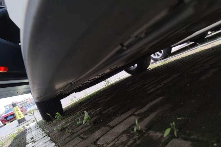 Used Mercedes-Benz GLC 2017 GLC 300 4MATIC Sport Edition Left Side Sill