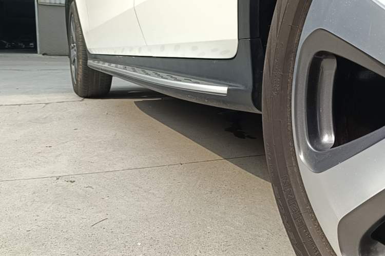 Used Mercedes-Benz GLC 2017 GLC 300 4MATIC Sport Edition Left Side Sill