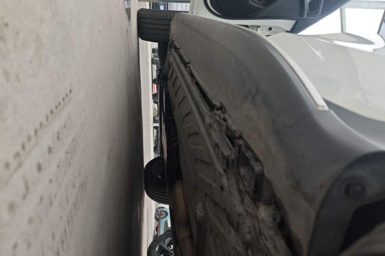 Used Mercedes-Benz GLC 2017 GLC 260 4MATIC Dynamic Edition Left Side Sill